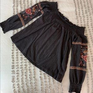 American eagle off the shoulder floral longsleeve blouse